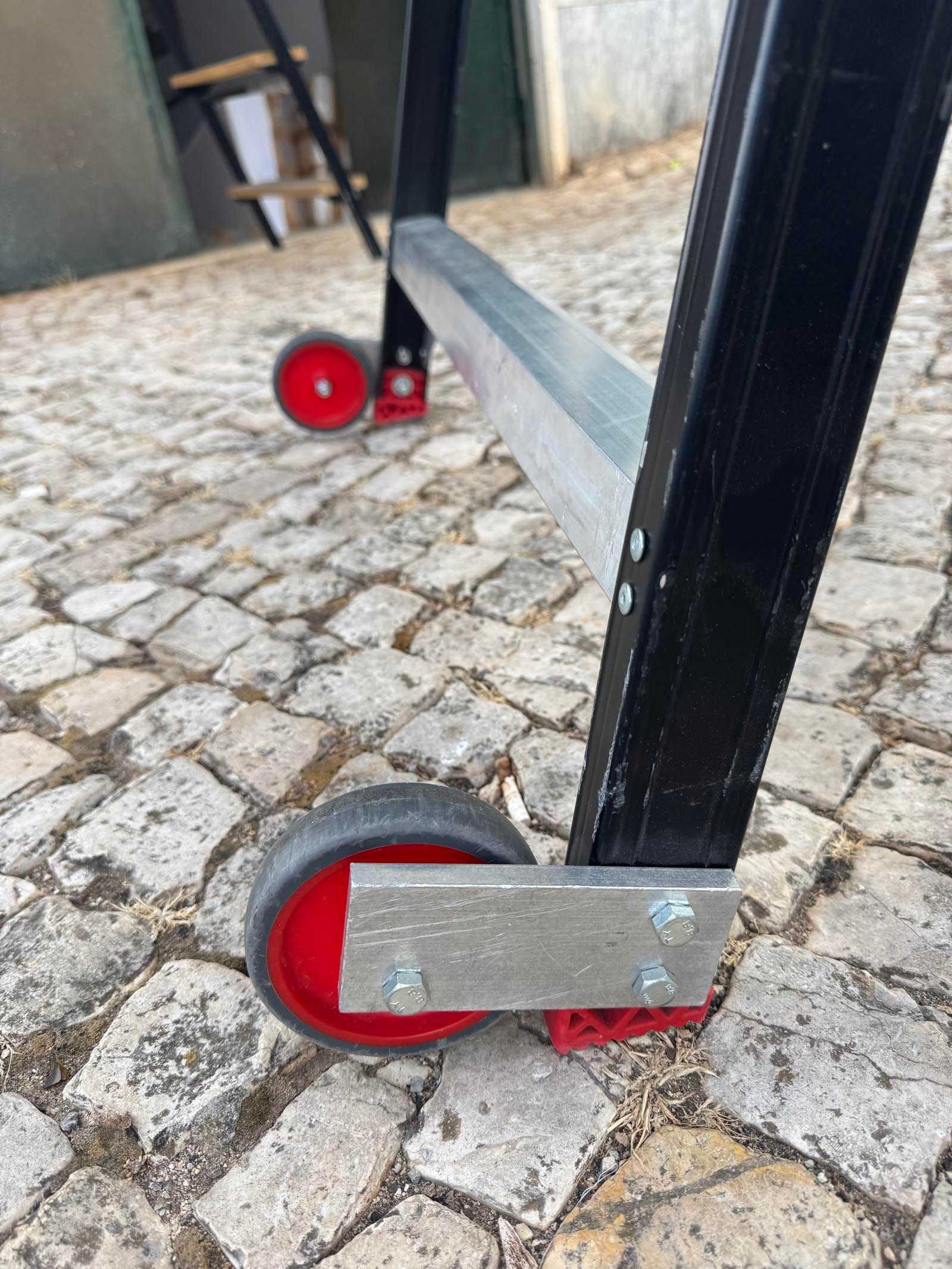 Escada profissional ALTREX , com guardas, 11 degraus