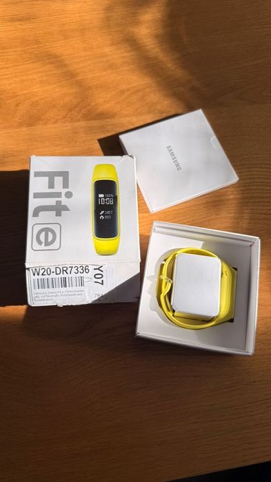 Samsung Galaxy Fit e (SM-R375) – opaska sportowa żółta