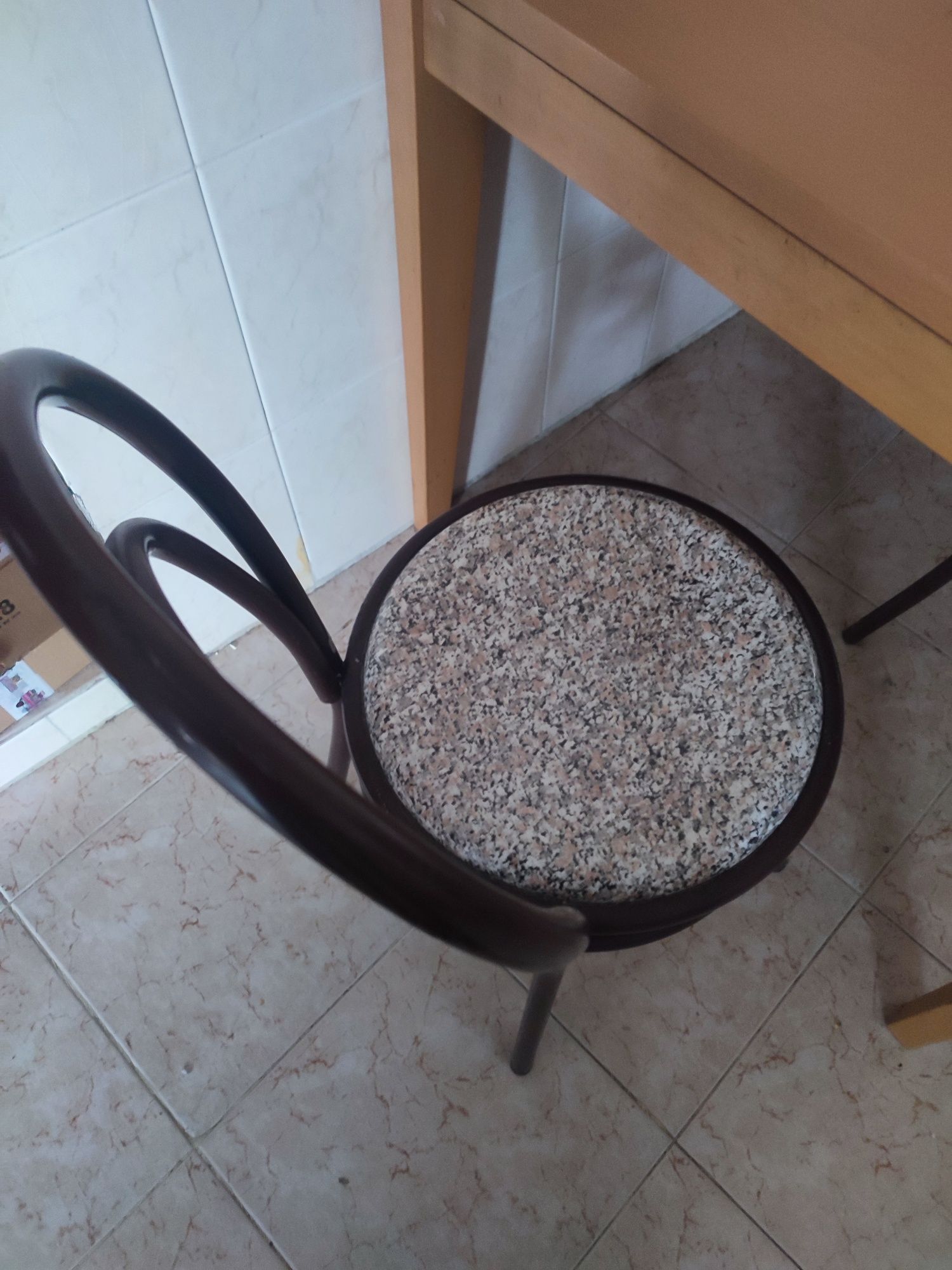 Mesa de cozinha para 6 pessoas