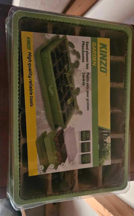 Tacka wysiewna z podstawka