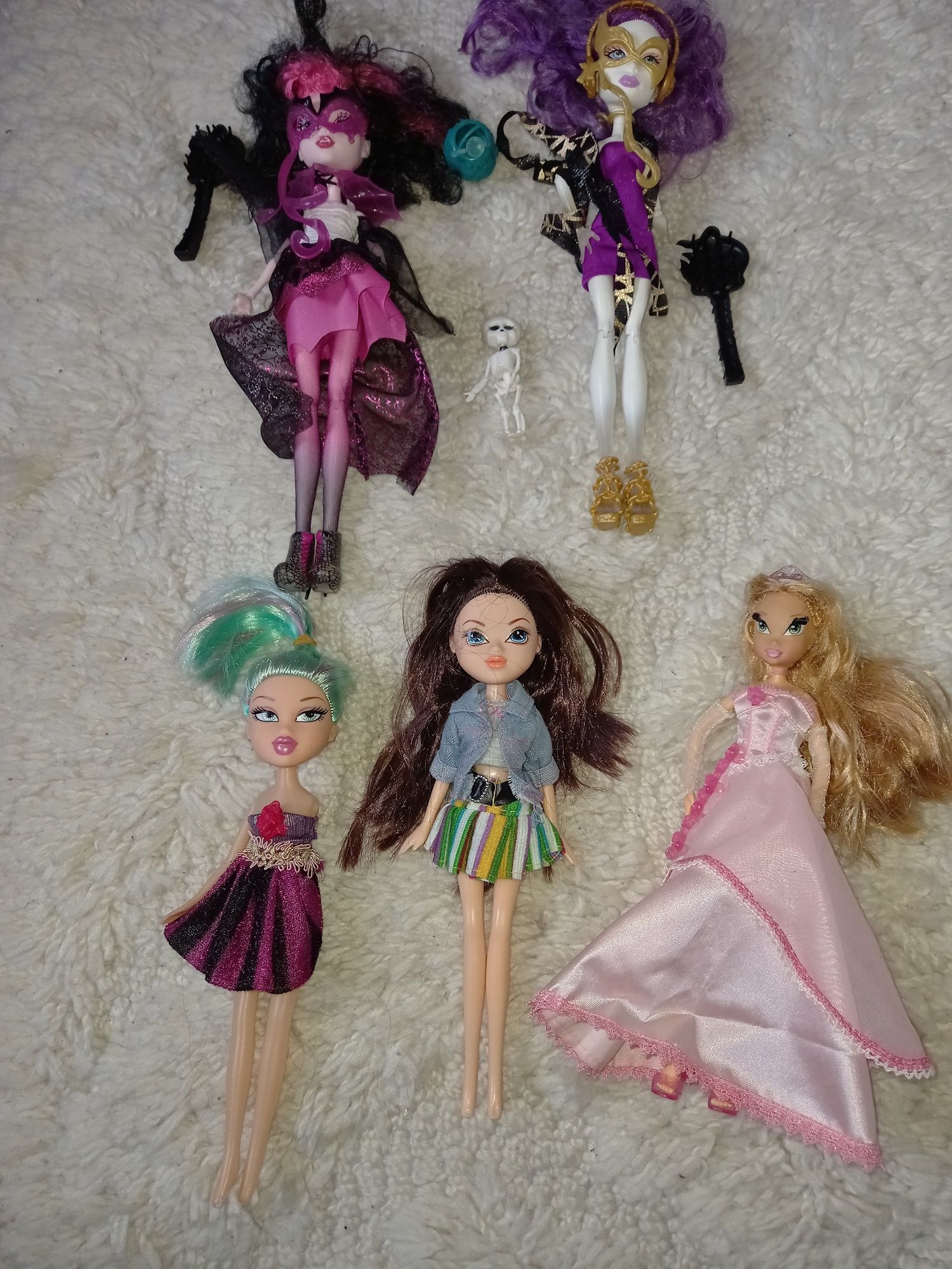 Bonecas Barbies + Winx + Monster High + Bratz