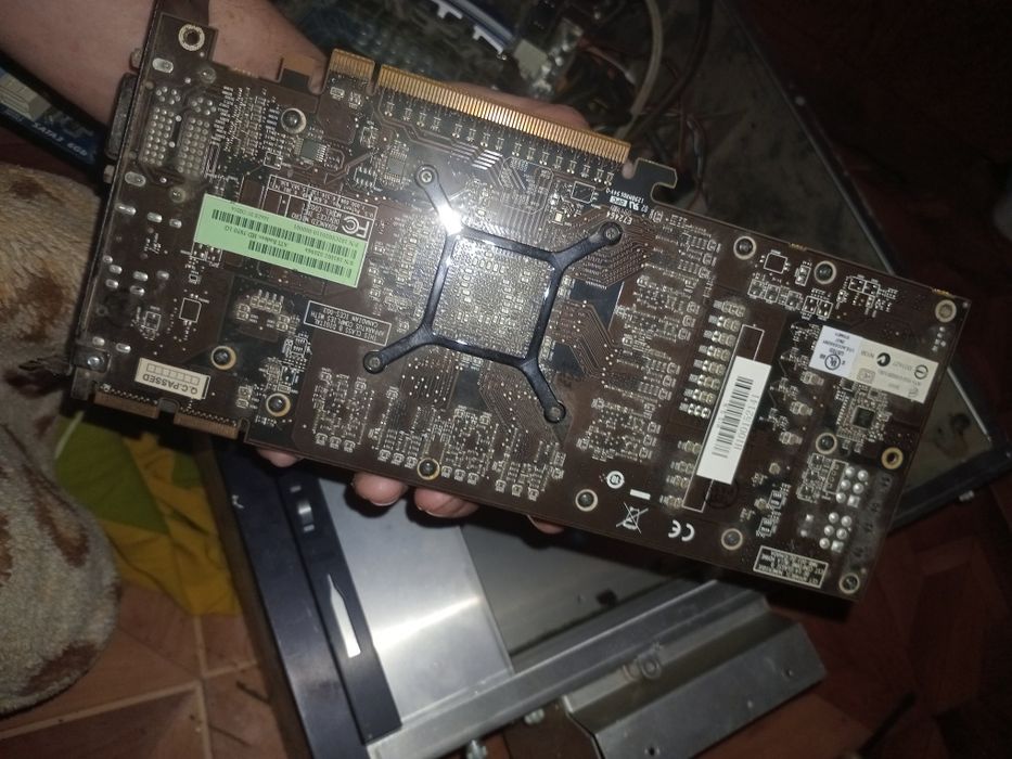 видеокарта ATI Radeon HD 5850 1гб