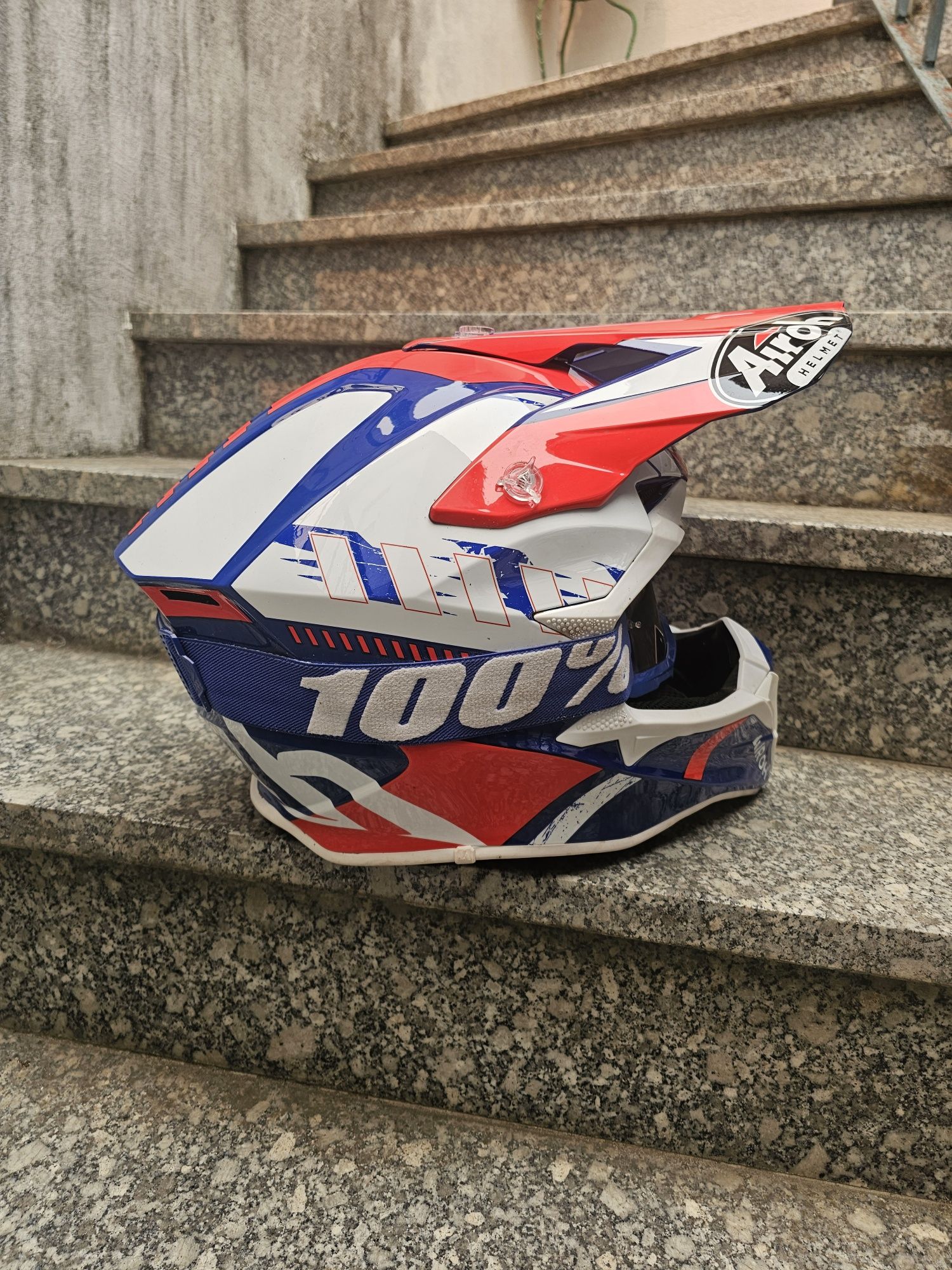 Capacete motocross Airoh