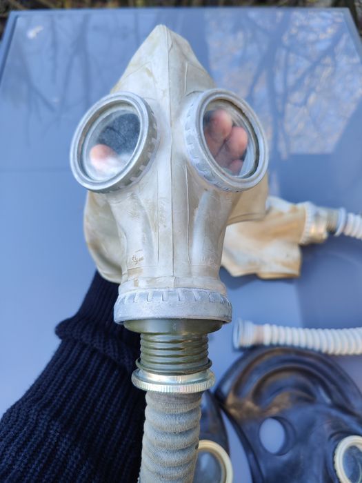 Maski przeciwgazowe z okresu PRL