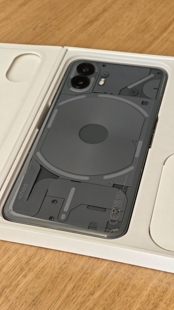 Nothing Phone 2 jak nowy. Na gwarancji