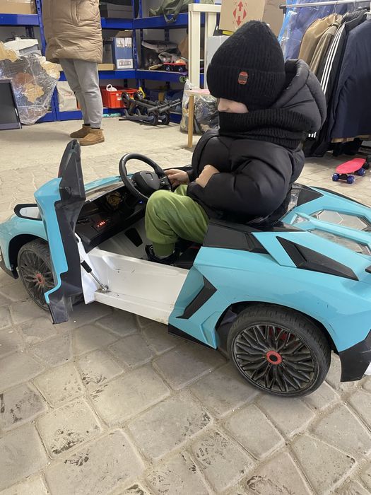 Дитячий електро автомобіль