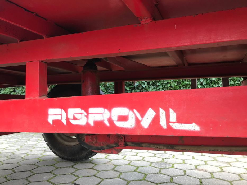 Reboque trator agrícola