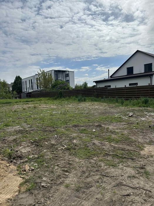 Продам кутову ділянку 10 соток з комунікаціями в Броварах!