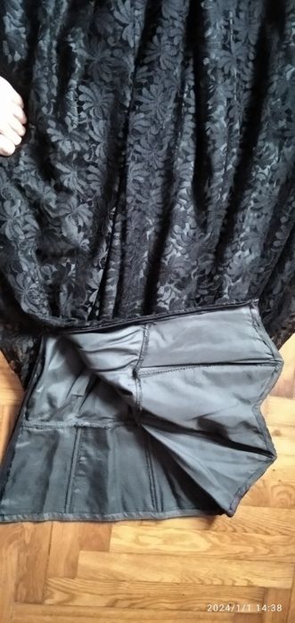 Balowa koronkowa sukienka bez ramiączek