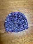 Gorro em tons roxos