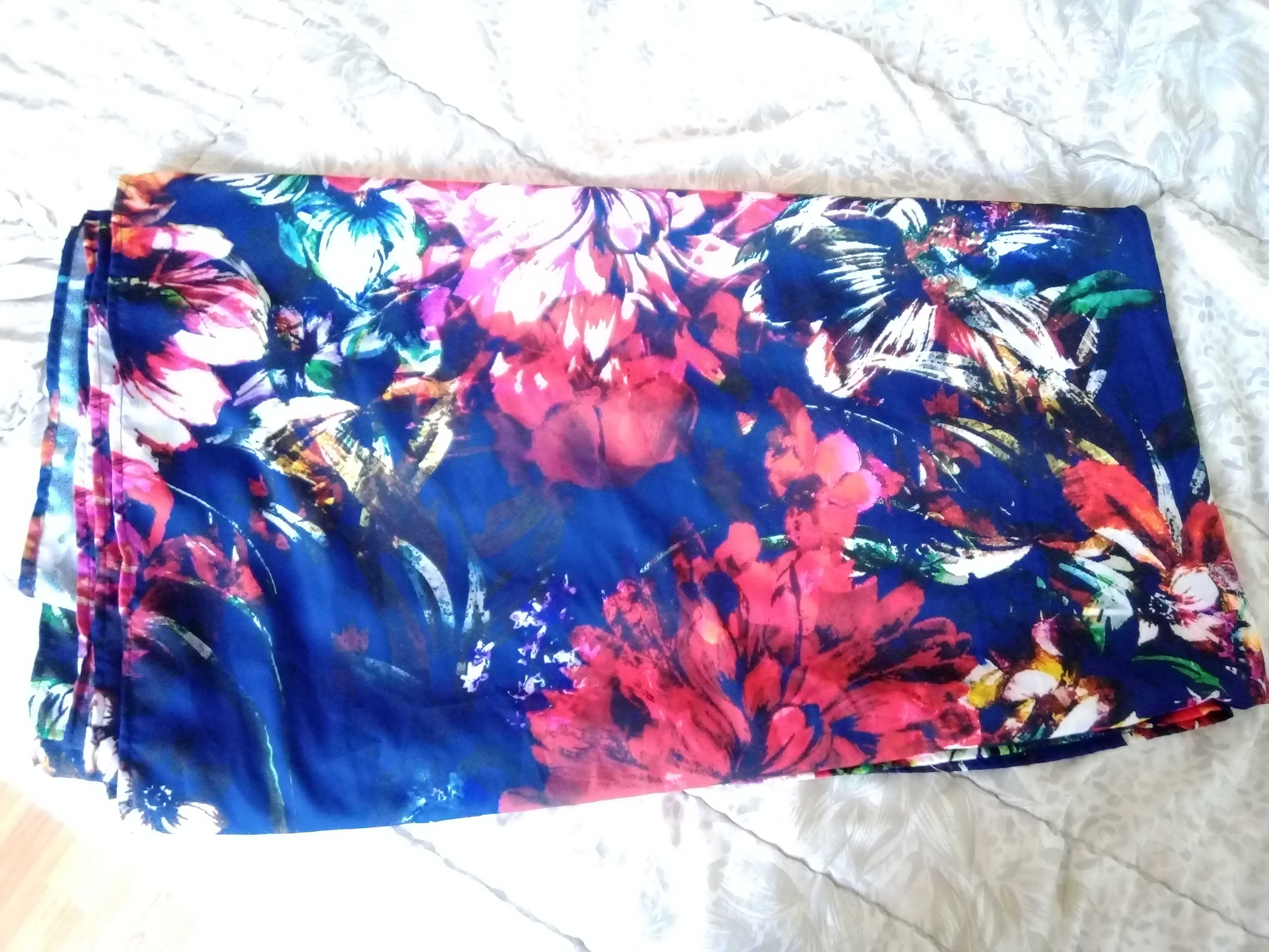 Tecido novo azul florido