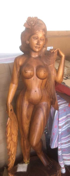 Escultura em Madeira Maciça – 1,60m