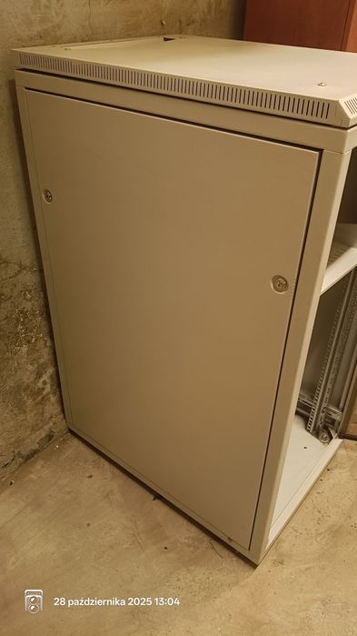 Szafa serwerowa używana.