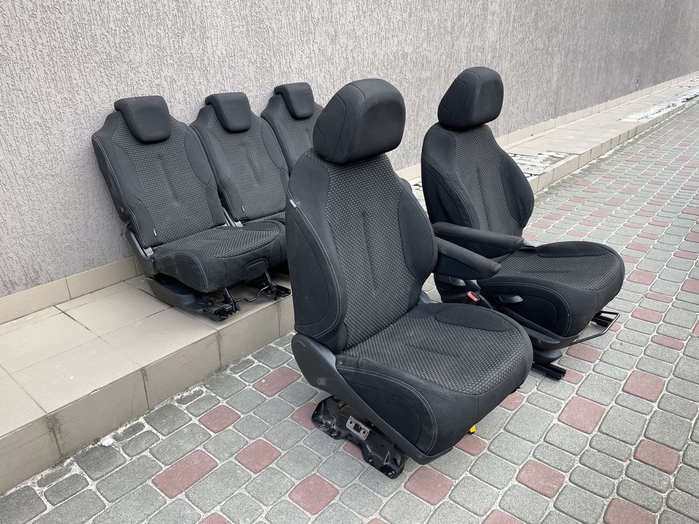 Передні сидіння trafic vivaro sprinter сиденья с подлокотником т4 vito