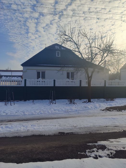 Продається добротний будинок по провулку Лісний.