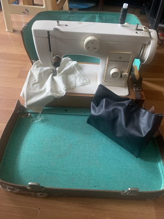 Швейная машинка Чайка-132м