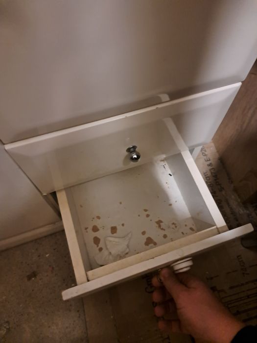 Umywalka z bateria i szafka 60cm