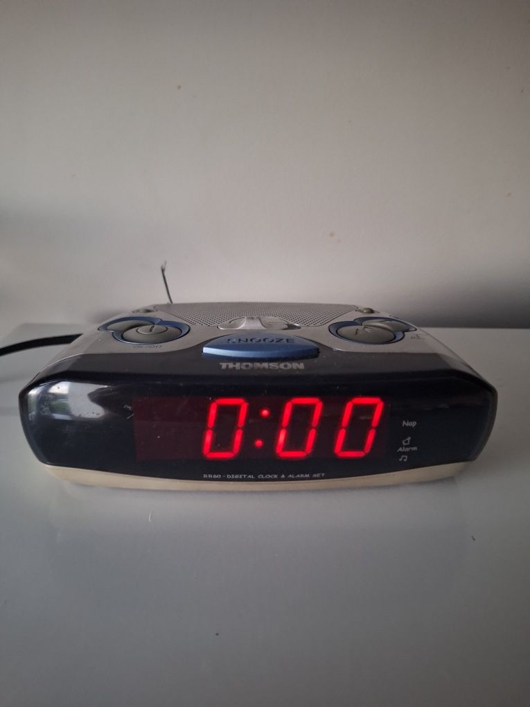 Radiobudzik Thomson