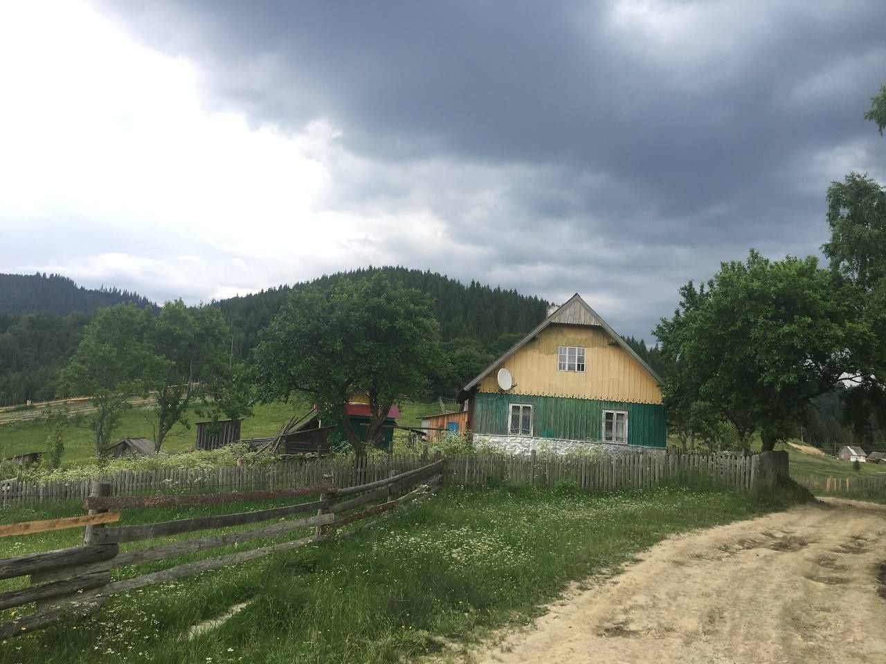 Продаж дерев'яного будинку