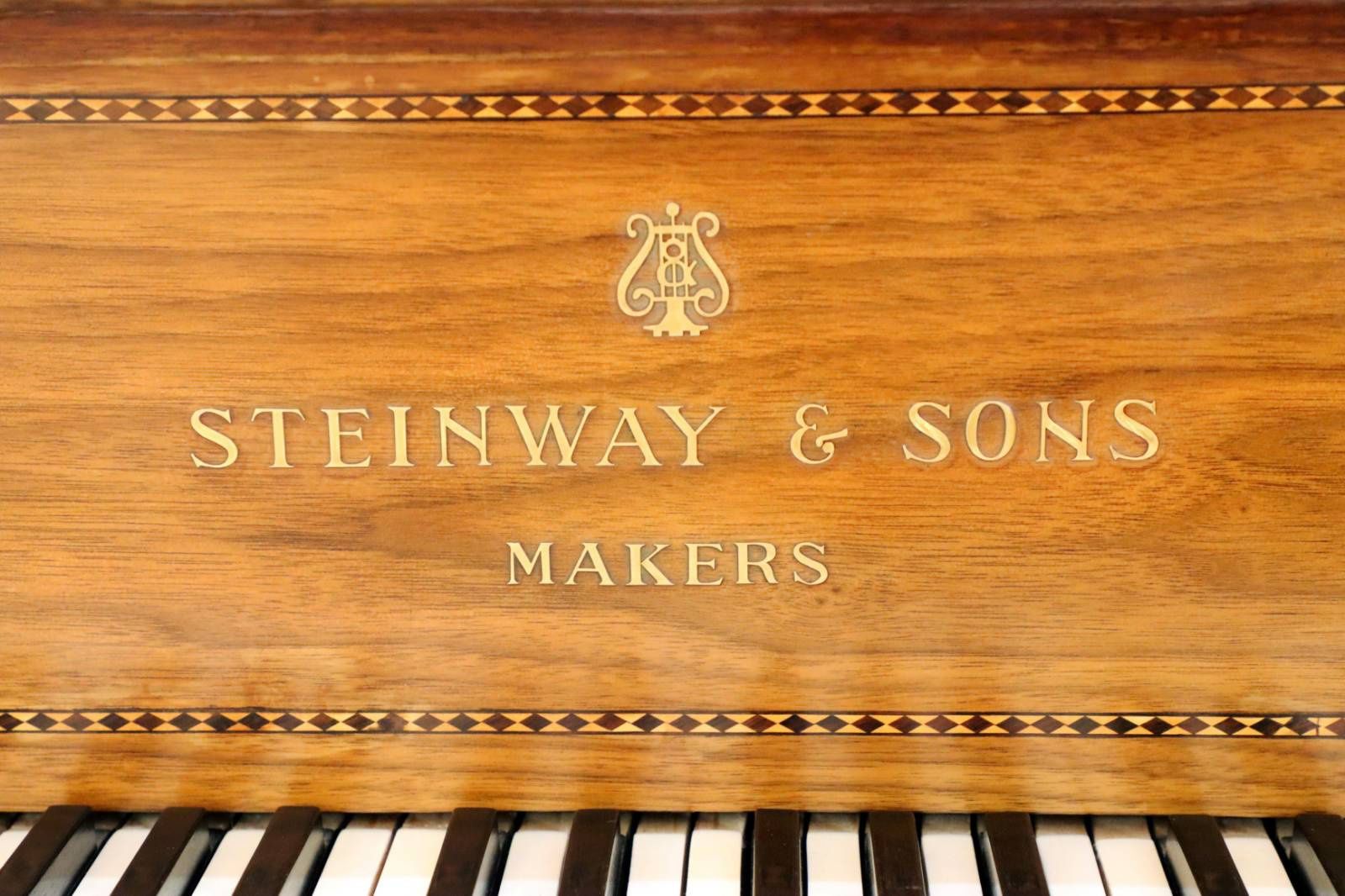Рояль Steinway & Sons