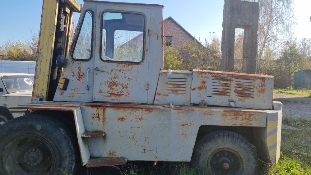 Навантажувач львівський погрузчик 5т