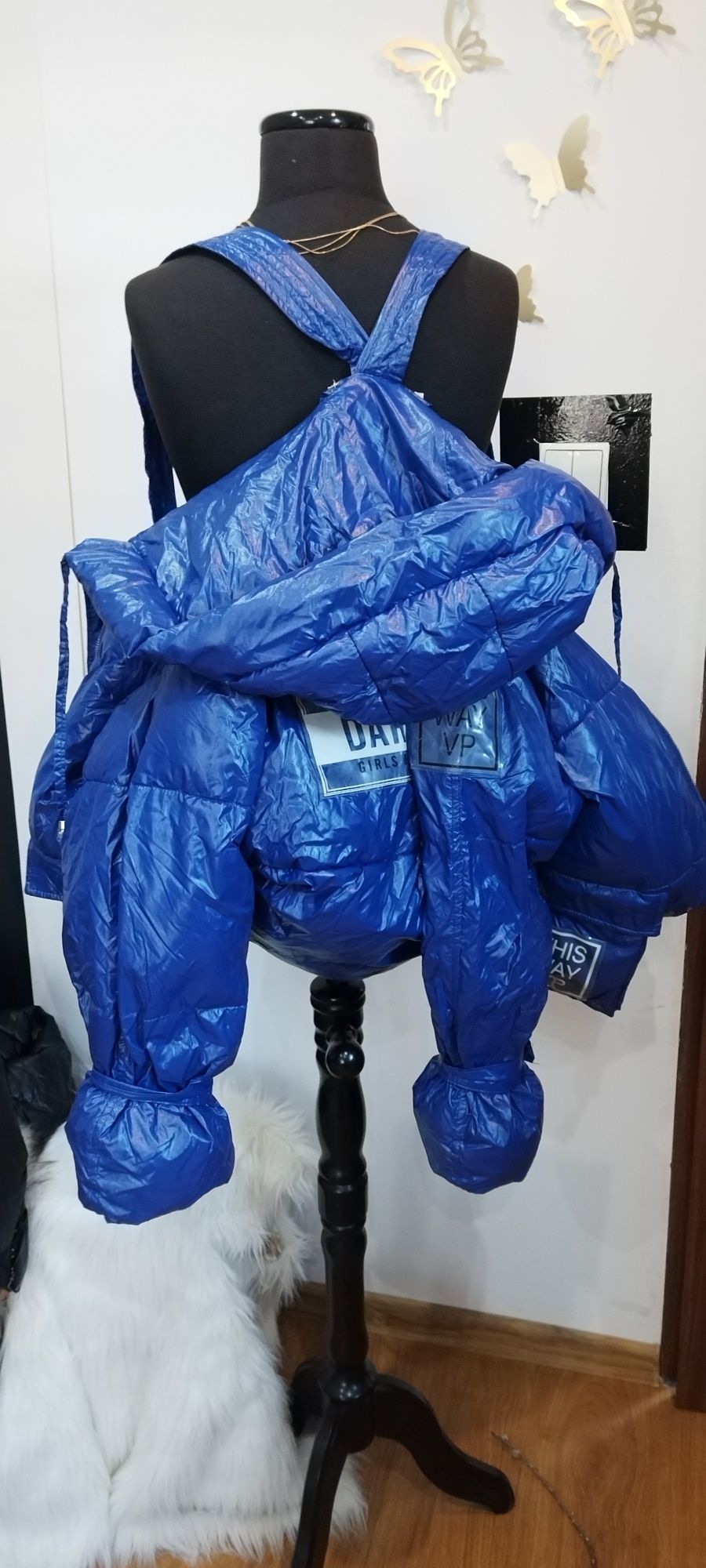 fajna zimowa kurtka na szelkach r 40 L z kapturem pikowana niebieska