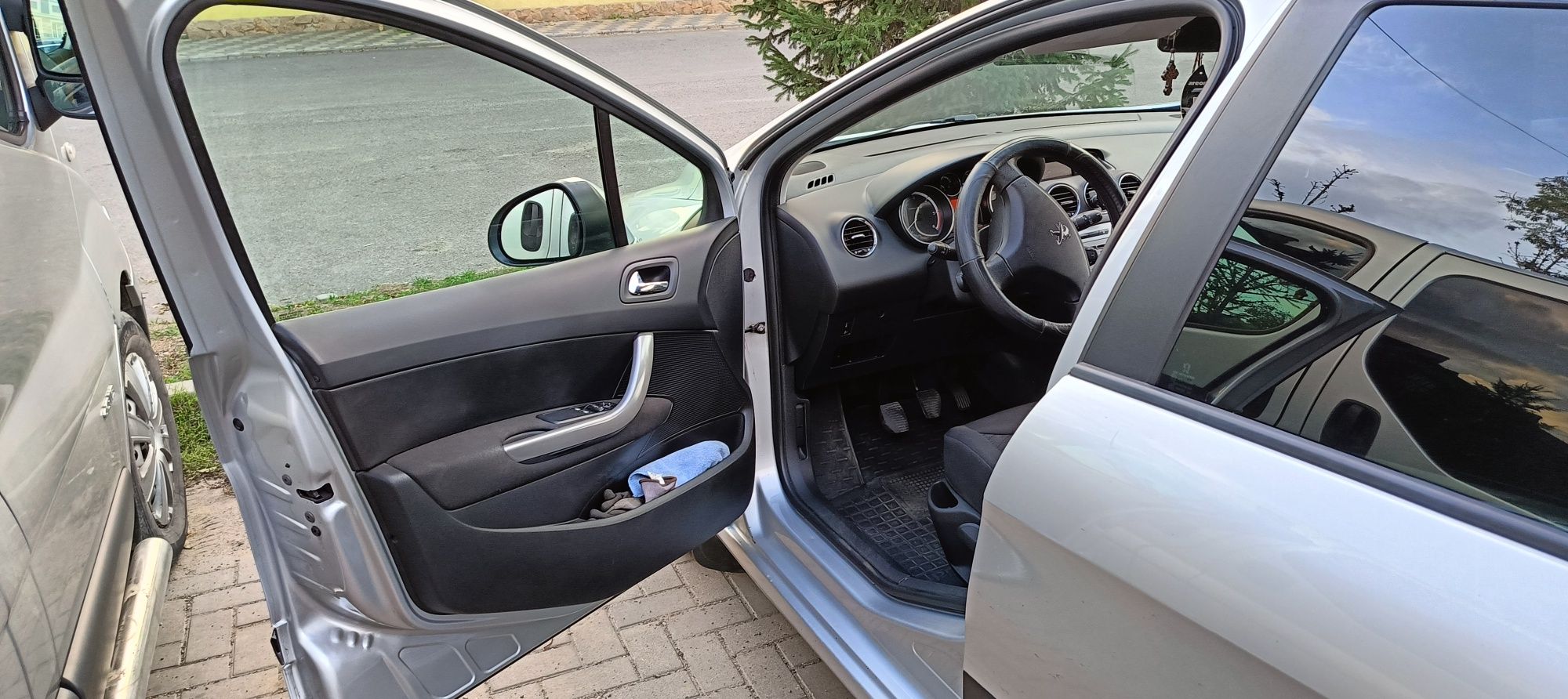 Peugeot 308 sw 2012 рік 1.6 hdi