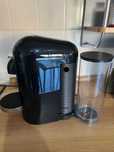 Máquina de Café Nespresso Vertuo Plus + Espumador Eletrico
