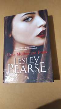 Uma mulher em fuga - Lesley Pearse