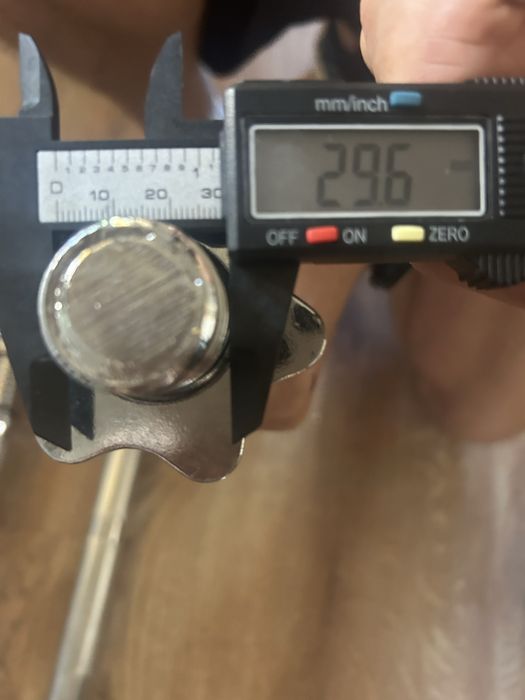 Sztanga metalowa zmieniajaca sie w hantle