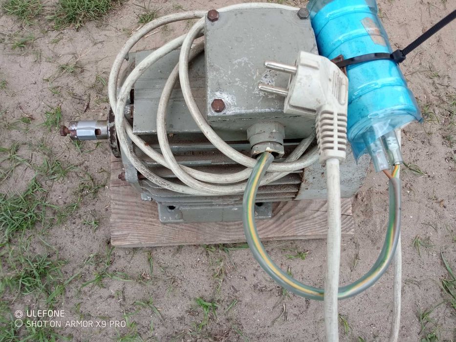 sprzedam silnik do  betoniarki 055kw  1390 obr. 230v