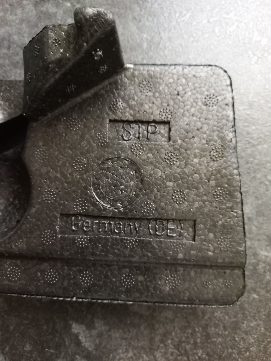 Porsche zestaw ratunkowy (apteczka , kamizelka , trójkąt , klucze) !