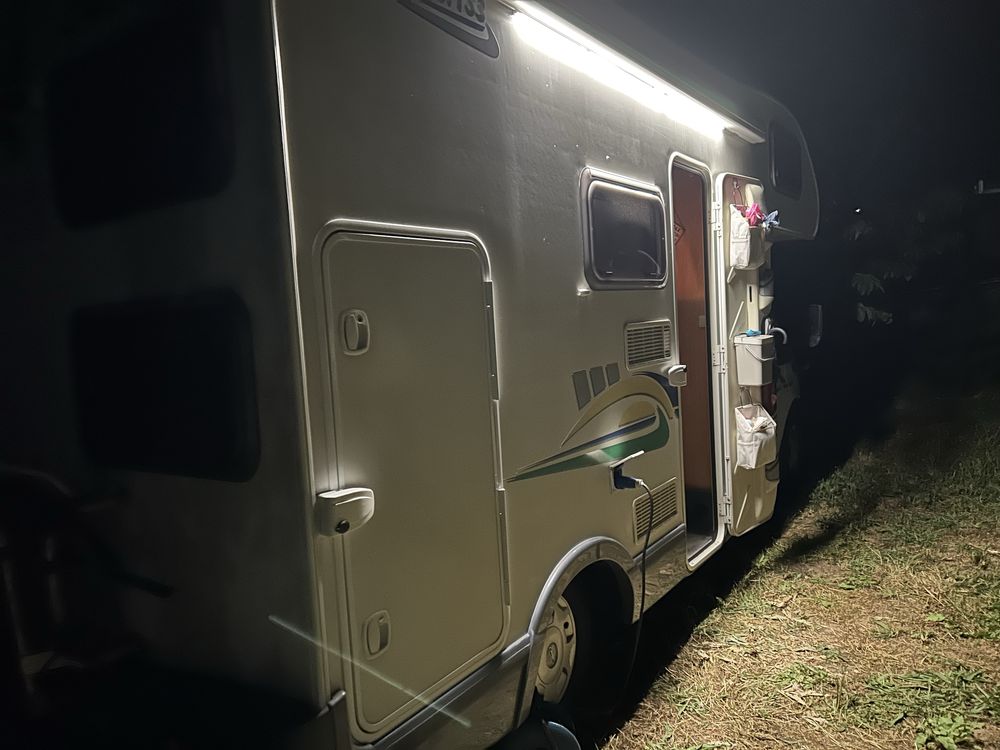 Chausson Flash S3 | 6 lugares | 3500kg | | Painel solar
