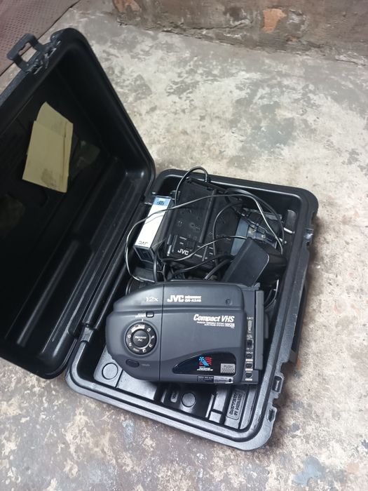 Відеокамера JVC GR -AX46