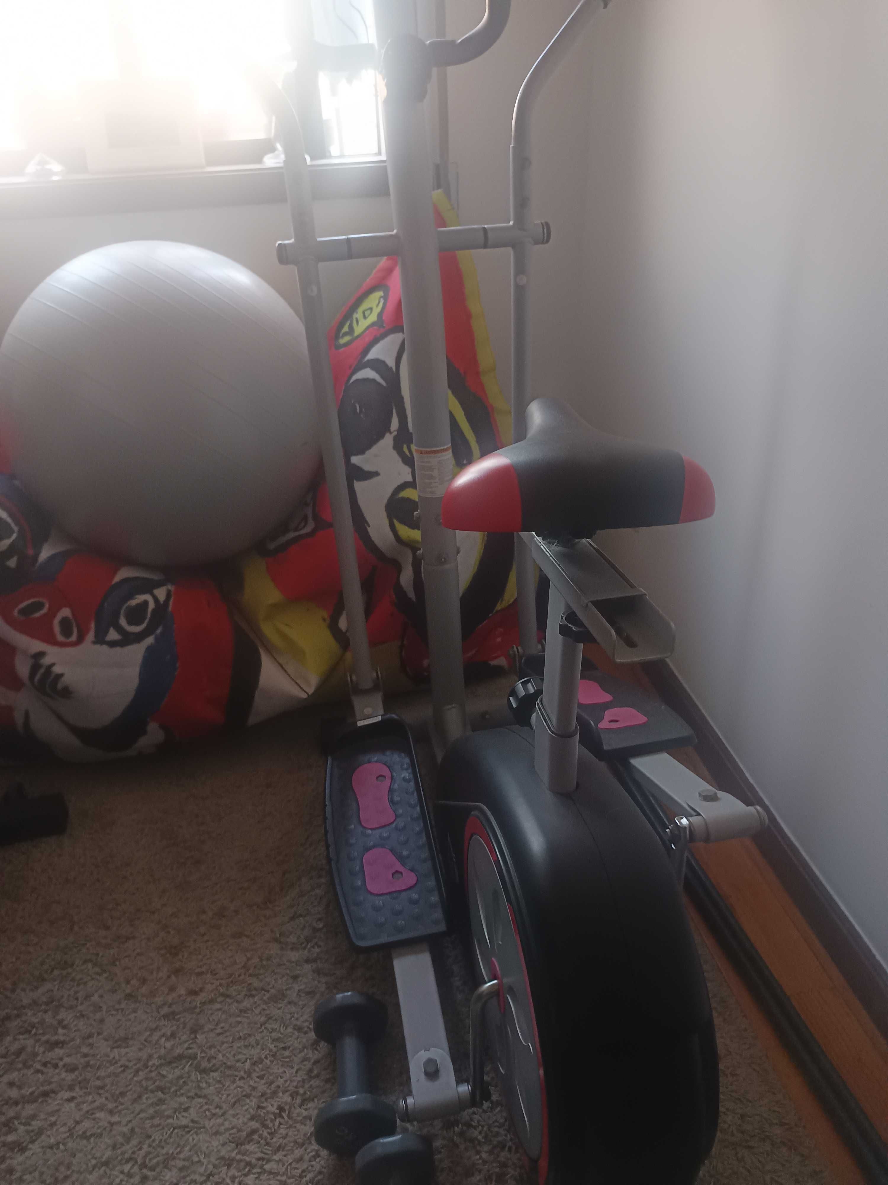 Bicicleta elíptica com  monitor LCD