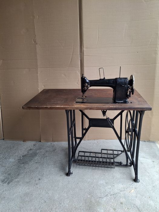 Máquina de costura ADLER