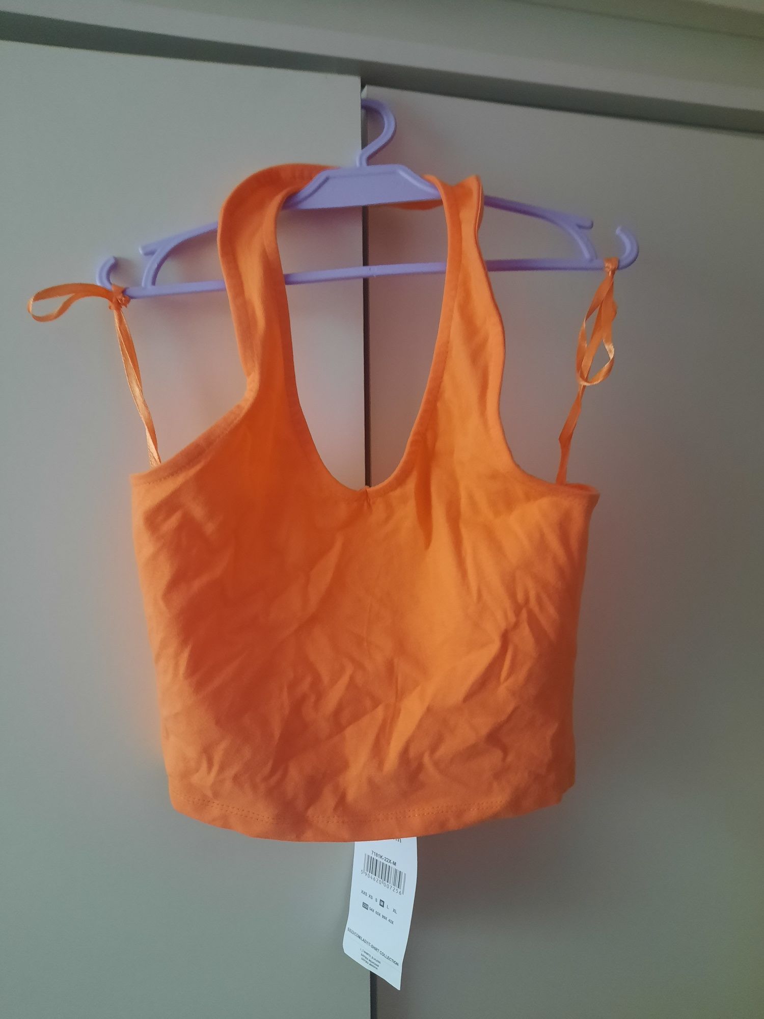 Nowy crop top Sinsay