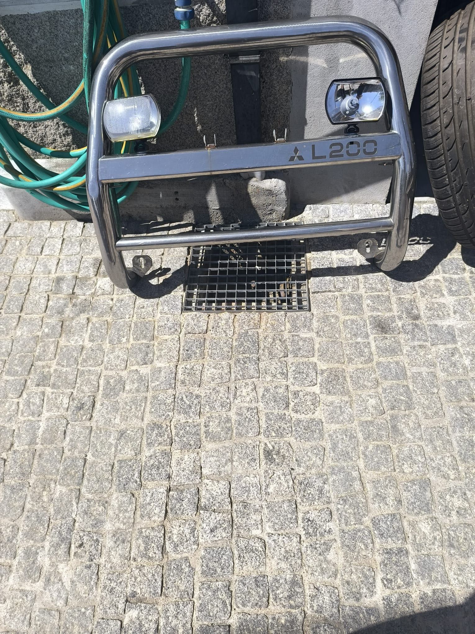 Grelha "Mata Vacas" para Mitsubishi L200