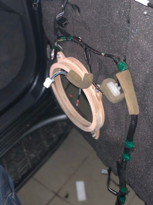 Акустические подиумы под динамики на Toyota Venza/Prado 120 , 150