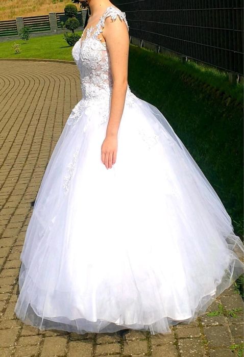 Suknia ślubna r. 36/38. Cena do negocjacji.