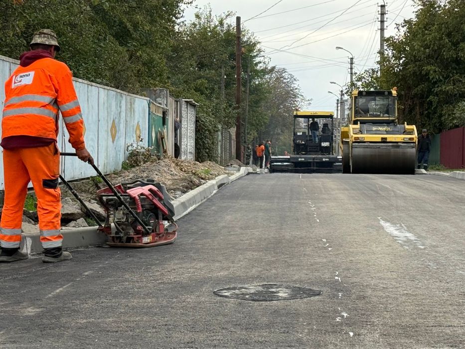 Оренда асфальтоукладчика та катка