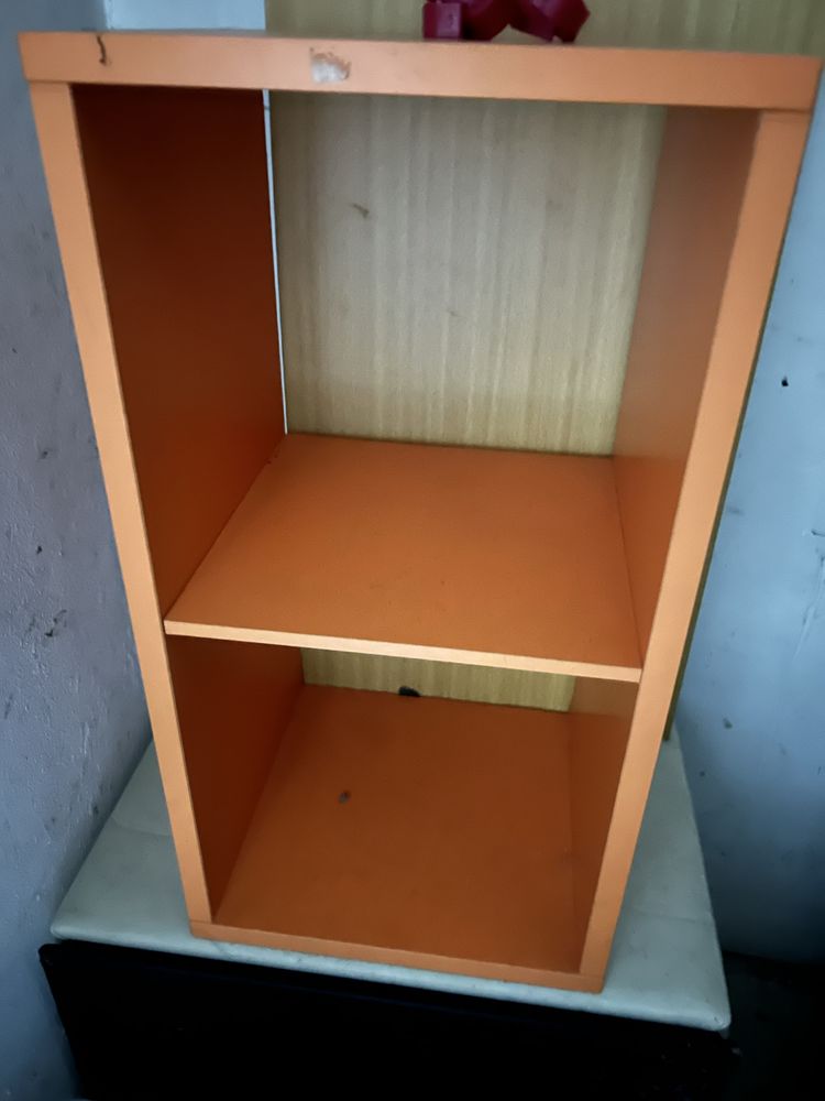 Estante laranja do ikea
