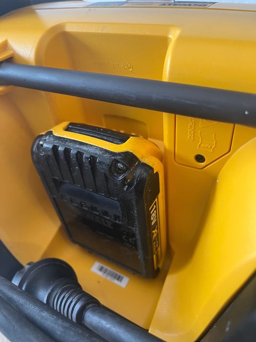 Radio Dewalt DCR027 Budowlane Ładowarka