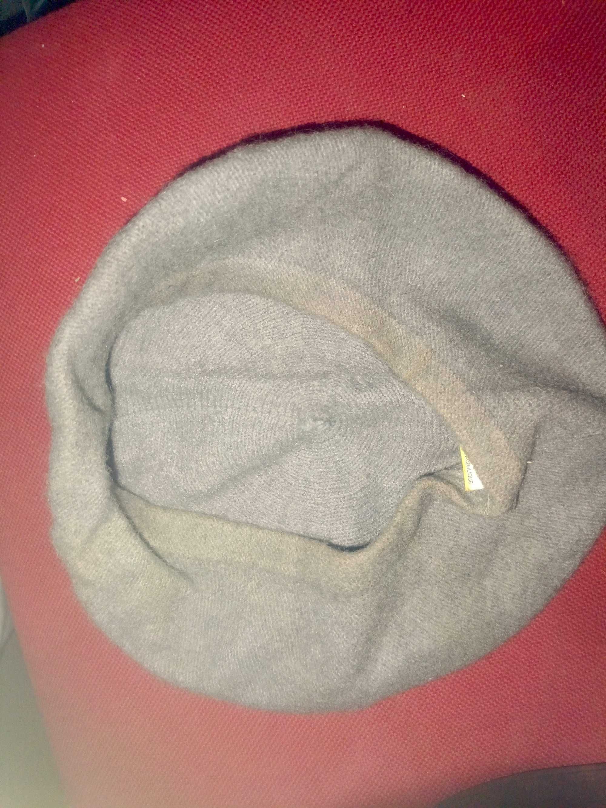 Szary wełniany beret z cyrkoniami