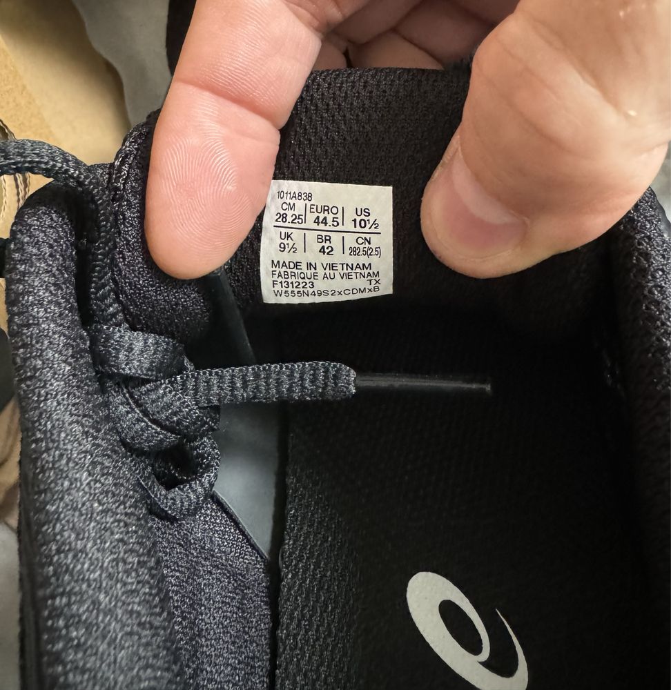 Кросівки ASICS GT-800 1011A838-001. Оригінал (28,5см)