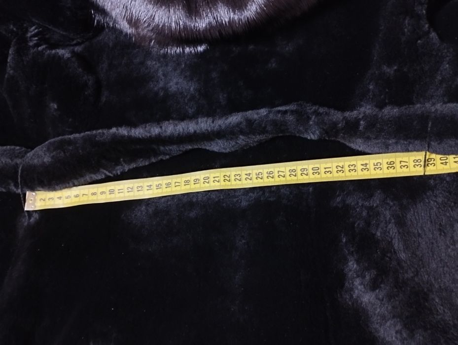 Шуба мутоновая с норковым капюшоном