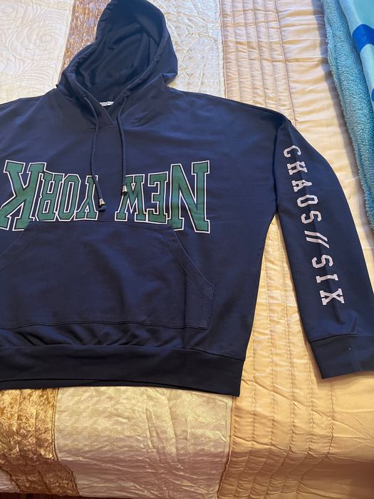 Sweat azul com carapuço