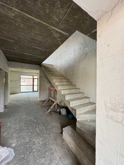 Продається Дуплекс Готовий до Ремонту неподалік центру міста!!!