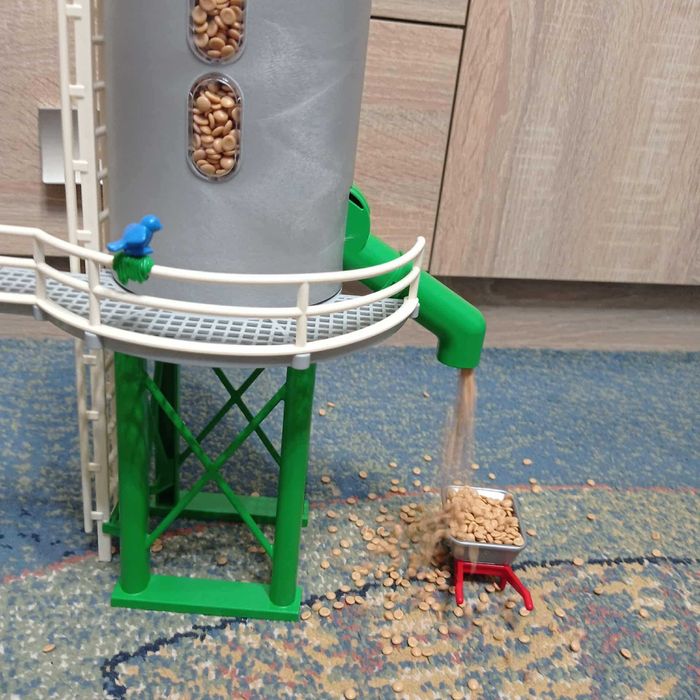 Duże gospodarstwo rolne z silosem Playmobil 70132