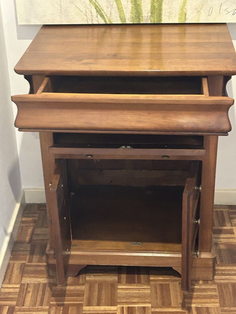 Movel consola com gaveta, e portas.